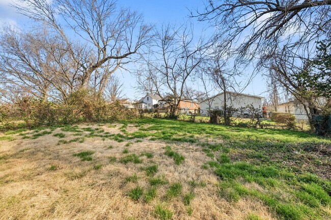 Building Photo - 2415 Shirley Ave
