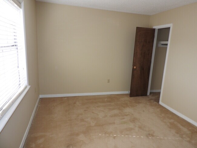 Building Photo - 2014 Beechwood Blvd