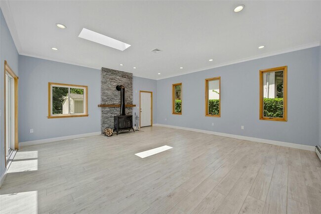 Building Photo - 77 Greenwood Ln