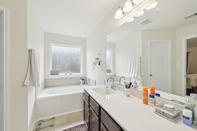 Building Photo - 2222 Mountain Quail Wy