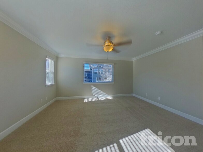 Building Photo - 7773 Oasis Dr