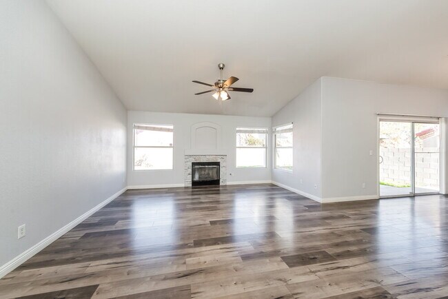 Building Photo - 704 Colonnade Row Dr