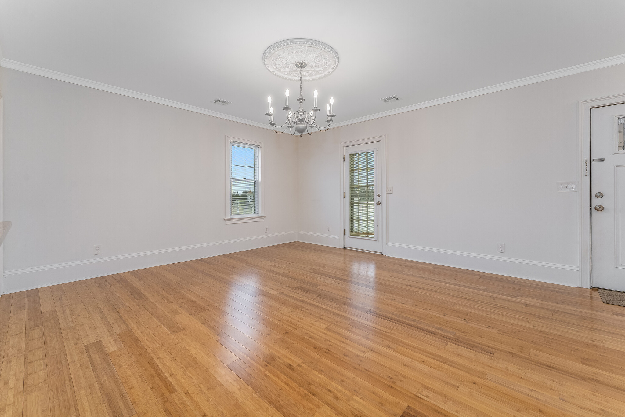 Building Photo - 16 Main St