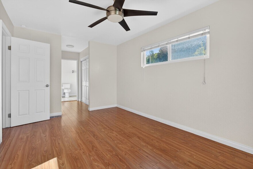 Building Photo - 2884 La Salle Ave