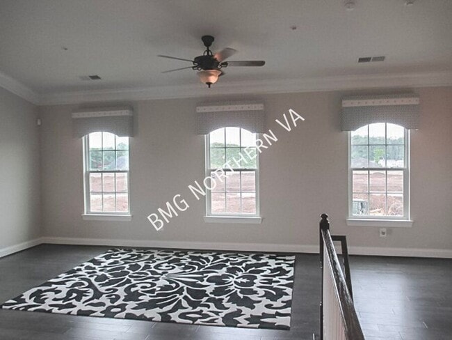 Building Photo - 24688 Hutchinson Farm Dr