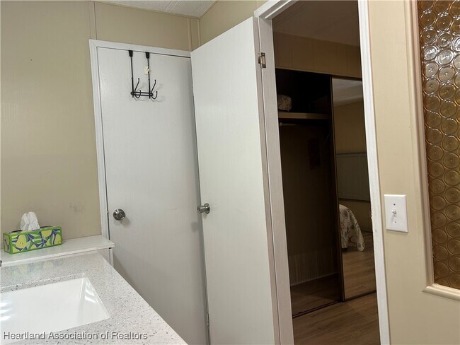 Building Photo - 2112 Banyan Way