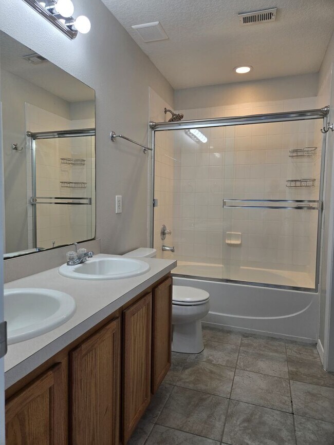 Building Photo - Avalon Park: 3 Bedroom, 2.5 Bath, 2 Car Garage Townhome