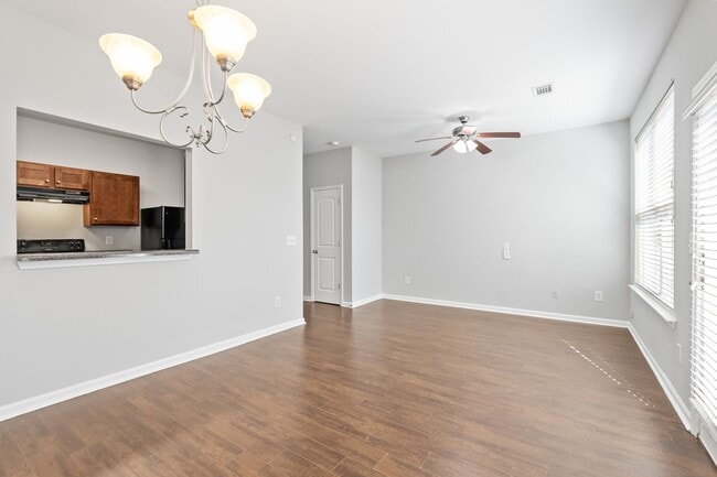 Building Photo - 3 Bedroom Townhome in Stonecrest!