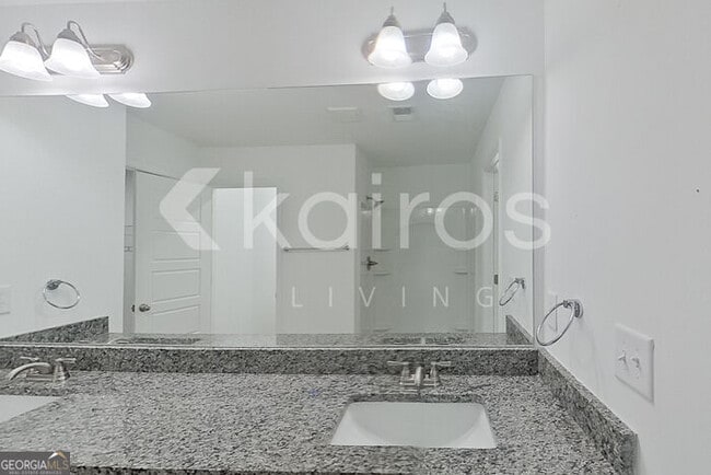 Building Photo - 306 Silver Maple Ln