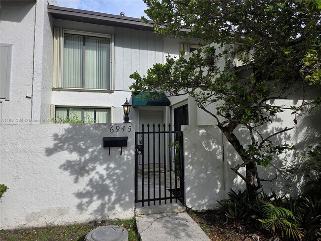 Primary Photo - 6945 SW 111th Ct