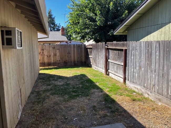 Building Photo - 3559 Guadalupe Ave