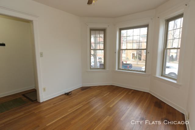 Building Photo - 1721 W Catalpa Ave
