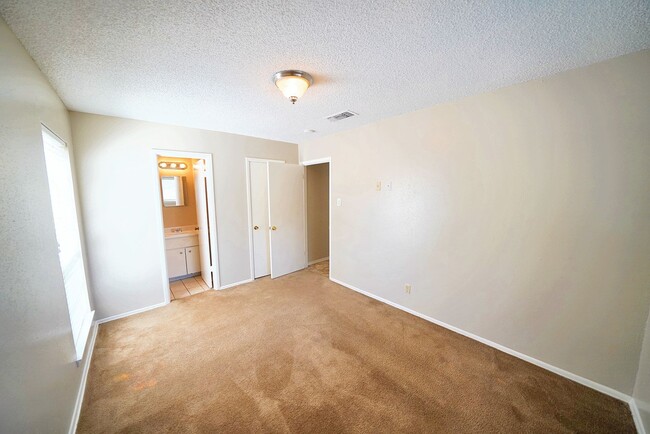 Building Photo - Move-In Ready 4-Bedroom Gem in the Heart o...