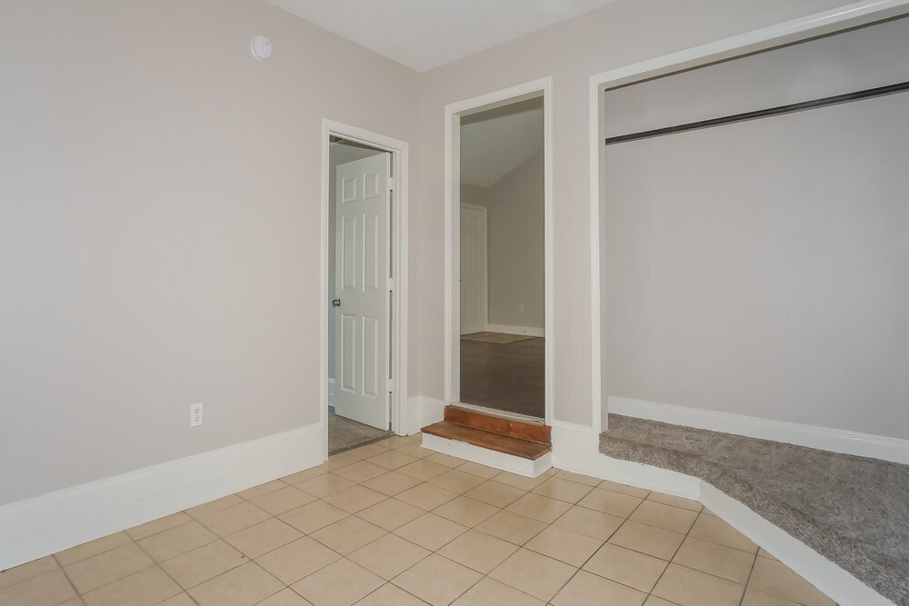 Building Photo - 732 Charter Oak Dr