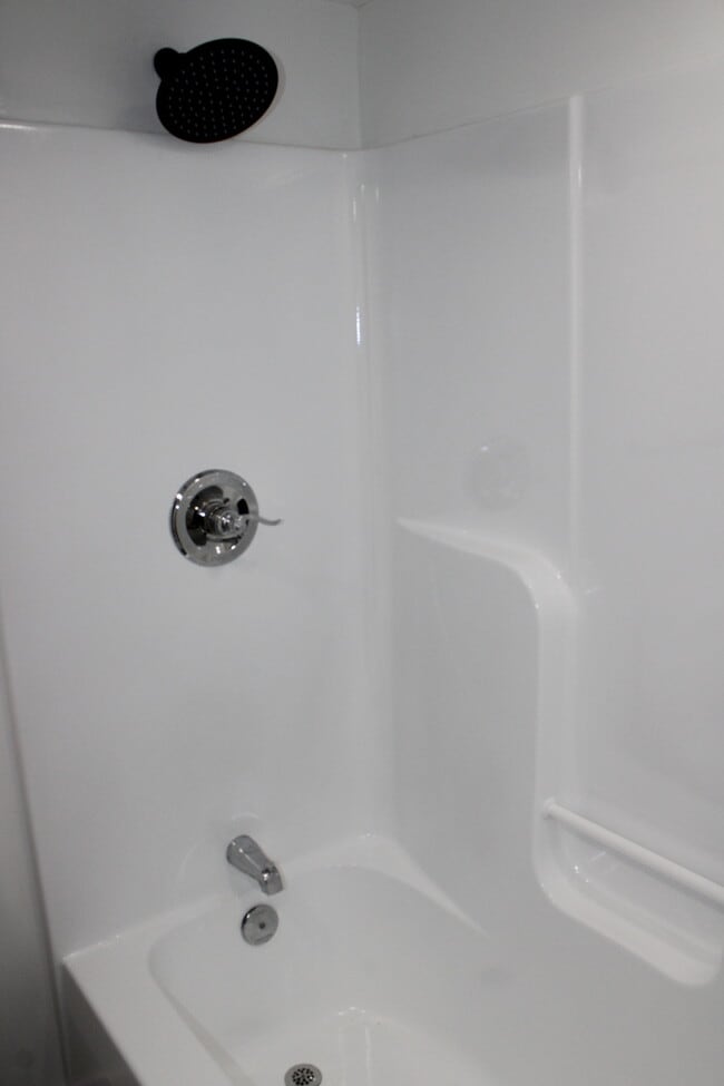 Building Photo - Move in Special - Spacious 4 bedrooms and ...