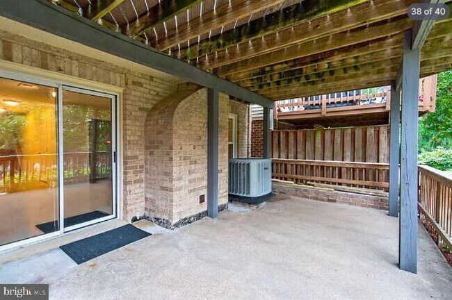 Building Photo - 7427 Salford Ct