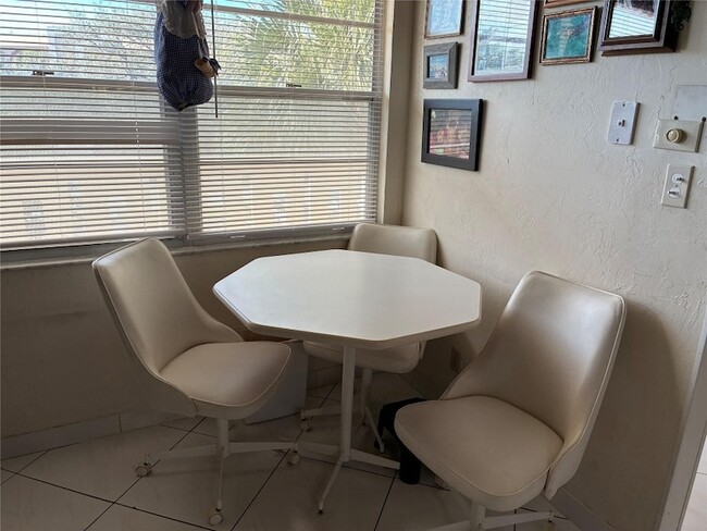 Building Photo - 2304 Lucaya Ln