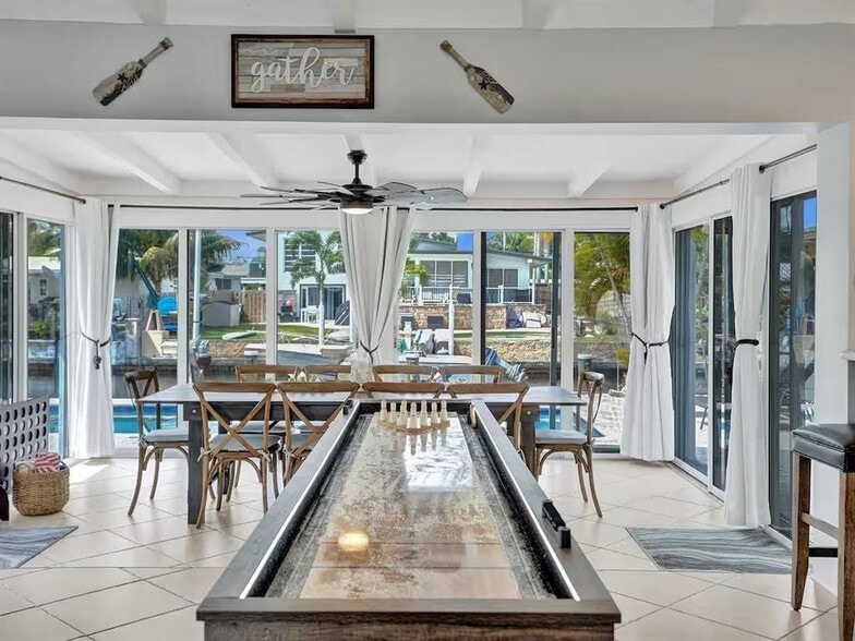 Building Photo - 2525 Gulfstream Ln