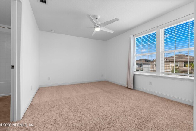 Building Photo - 235 Silverleaf Village Dr
