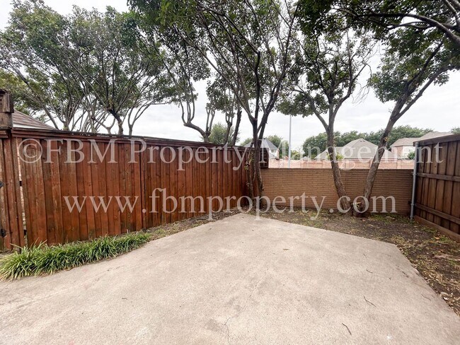 Building Photo - 806 Cresside Ln