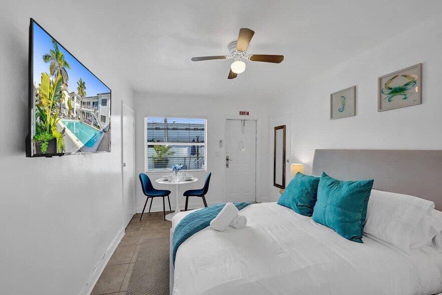 Building Photo - 335 Desoto St