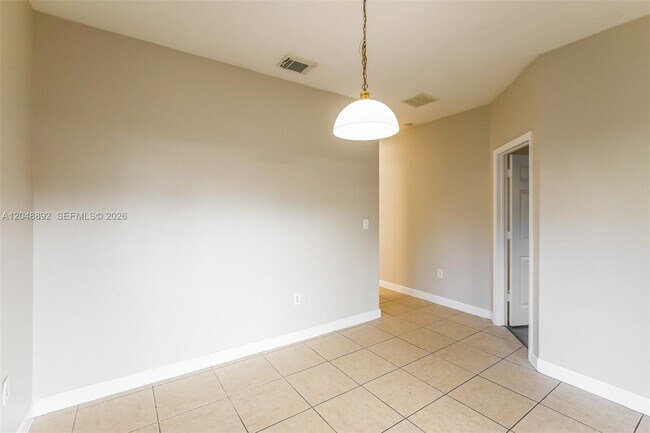 Building Photo - 216 SE 32nd Terrace