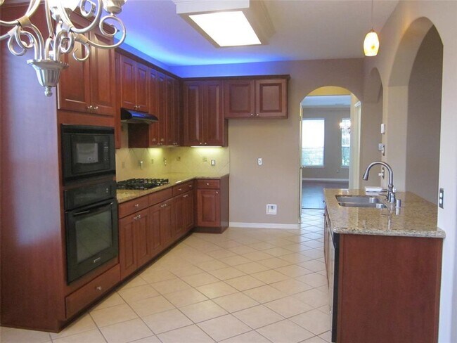 Building Photo - 8406 Oak Villa Ct