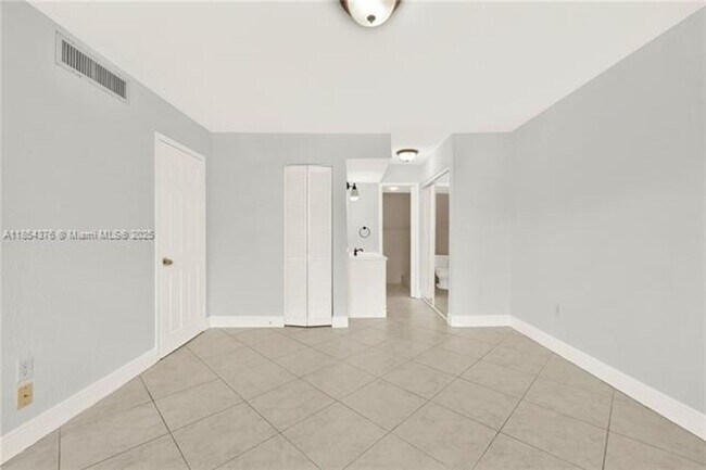 Building Photo - 1335 W 68th St