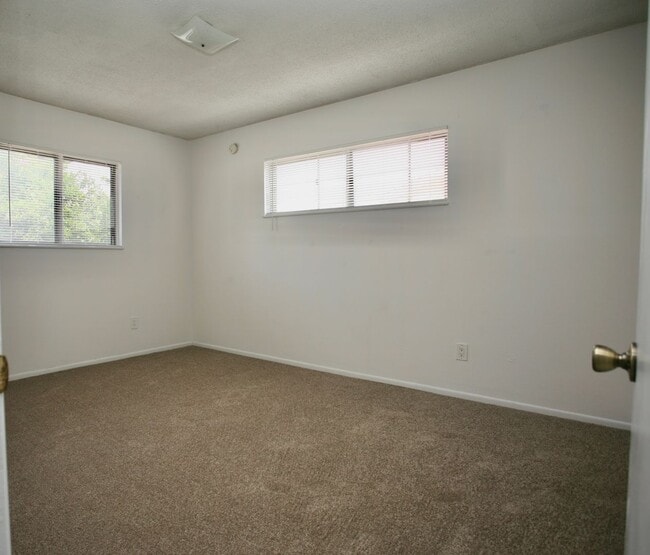 Building Photo - Single Level Home in Great Area!