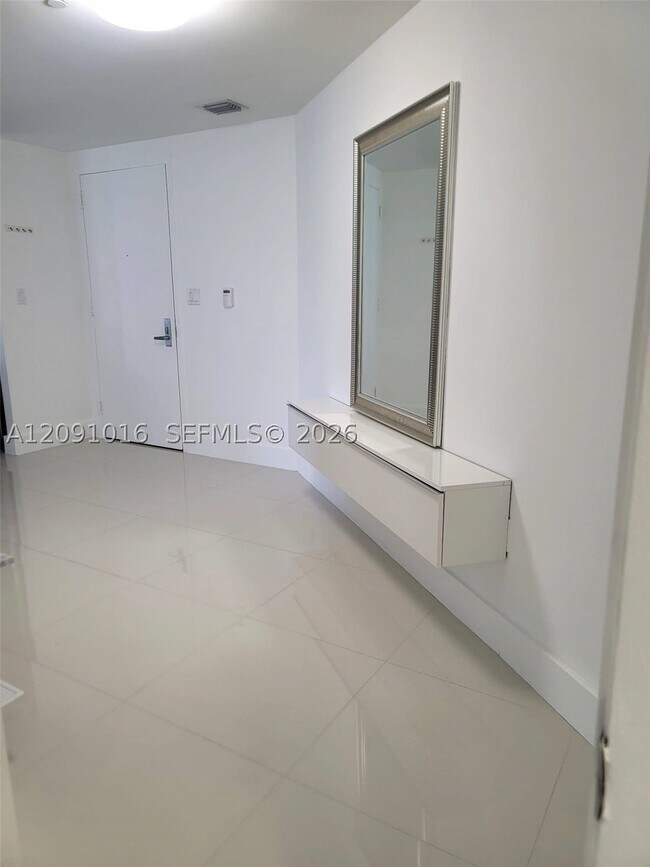 Building Photo - 475 Brickell Ave