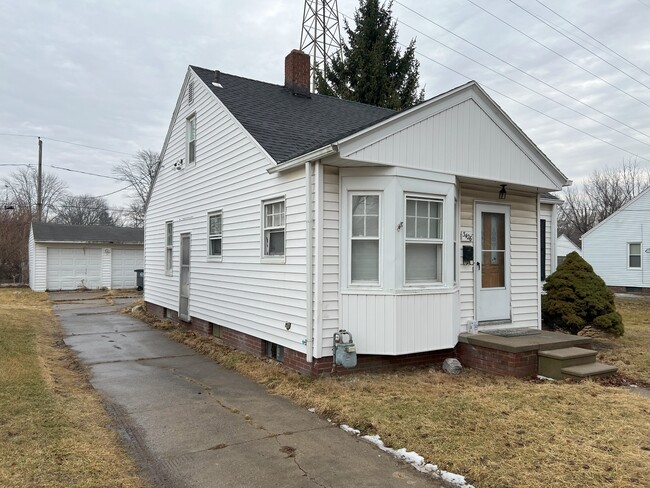Building Photo - 3426 Bellevue Rd