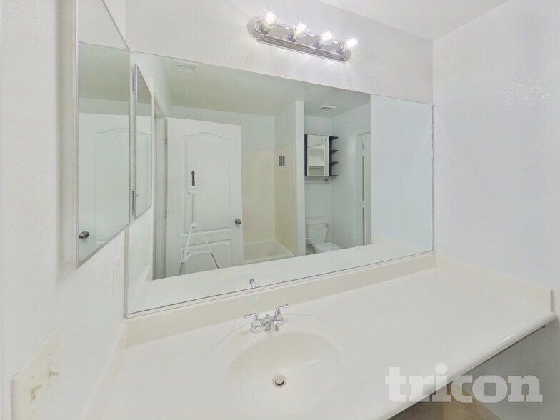 Building Photo - 42028 W Sunland Dr