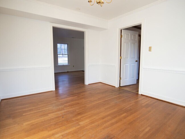 Building Photo - -- ACT FAST!  HUGE 4 BEDROOM 2.5 BATH GLEN ALLEN HOME --