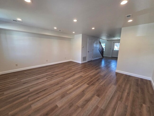 Building Photo - 43 W Main St