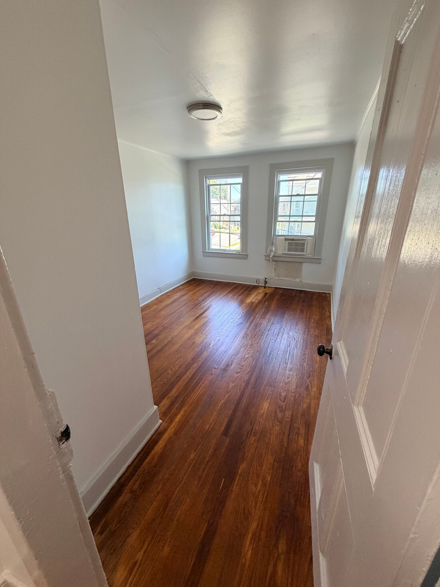 Room 1 - 422 Washington St