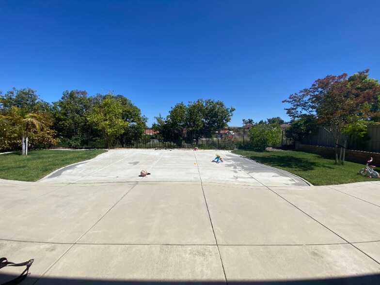 Building Photo - 1049 Stratton Dr