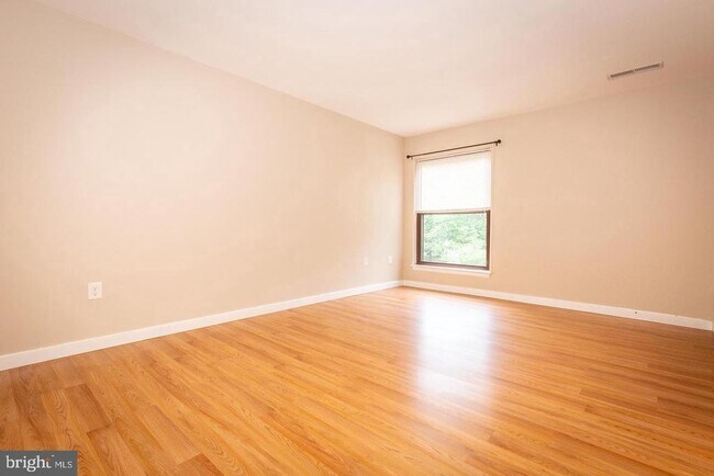 Building Photo - 9 Silverwood Cir