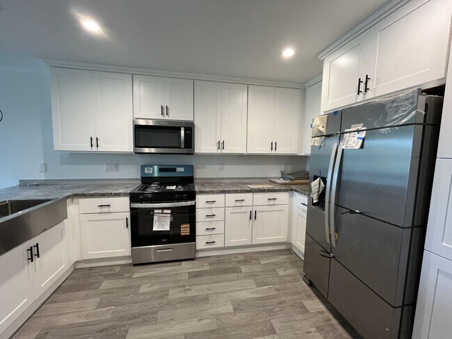 Building Photo - 5049 W Sawgrass Dr