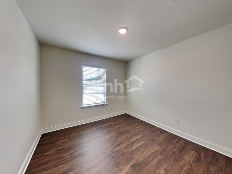 Building Photo - 845 Headland Wy