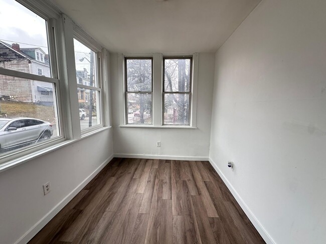 Building Photo - 132 Charles St