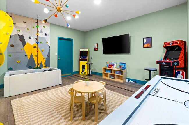 Building Photo - 5604 E Beverly Ln