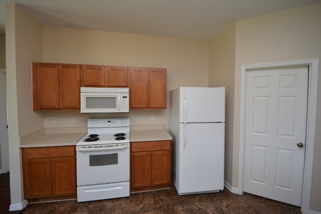 Building Photo - "Spacious 4-Bed Oasis in Palm Coast with 2...
