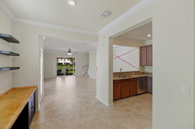 Building Photo - 8895 Via Isola Court