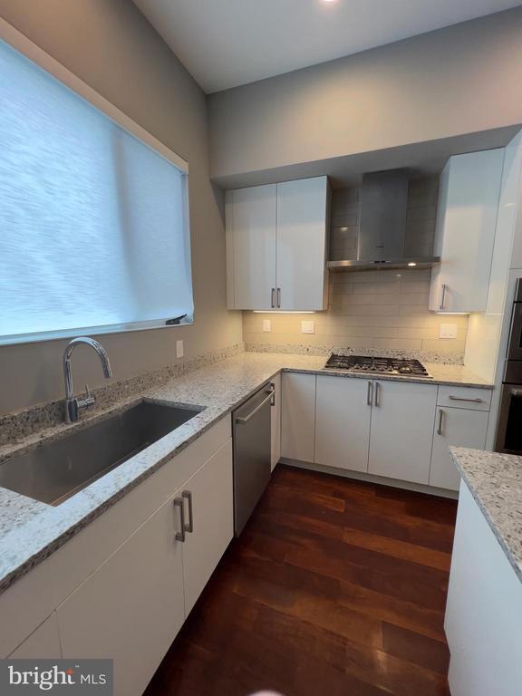 Building Photo - 423 Wallace St