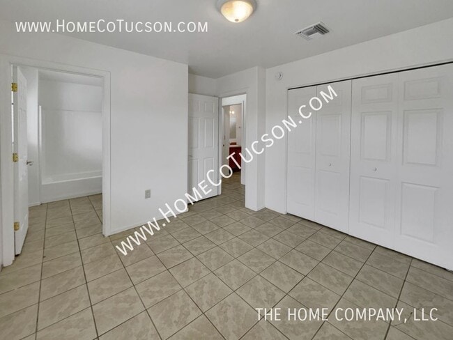Building Photo - 1421 S Park Ave