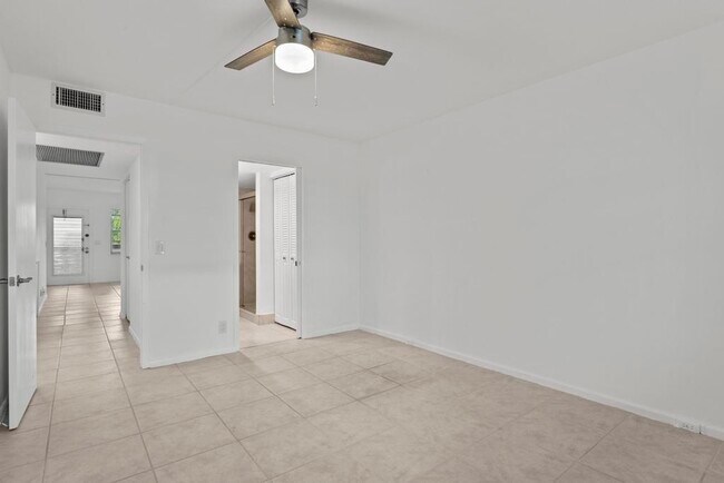 Building Photo - 2044 Hythe A