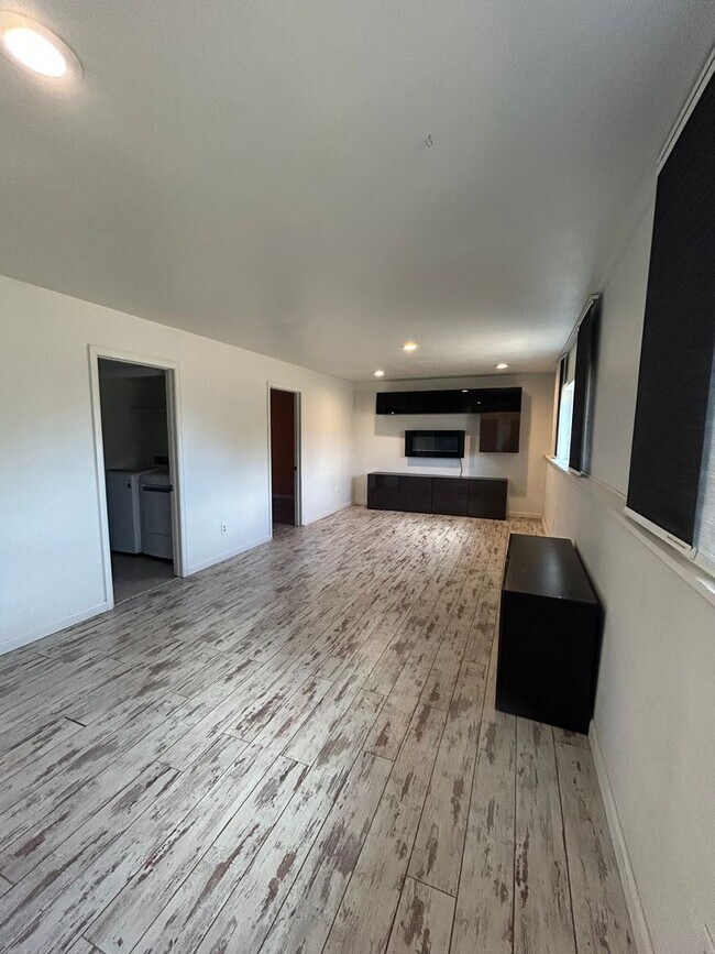 Building Photo - Stunning 4 BR/2 BA Morrison Home!!