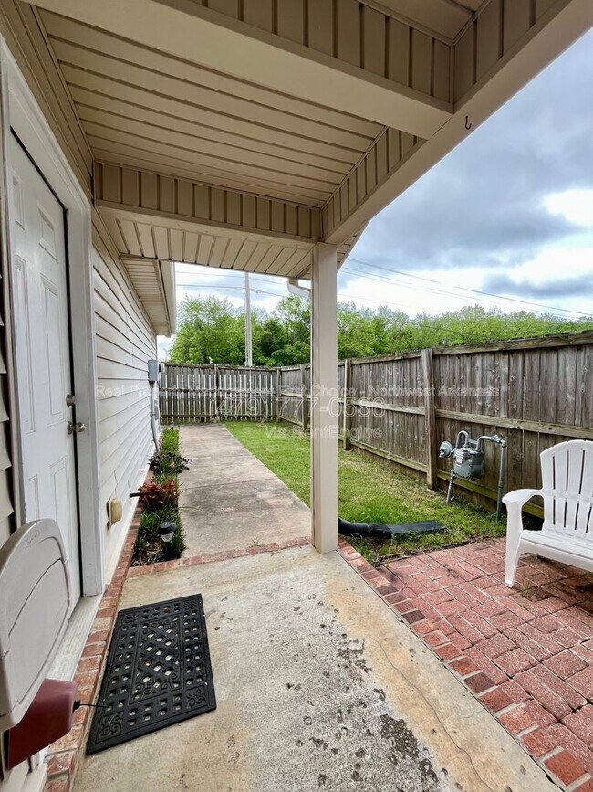 Building Photo - 2728 Westminster Dr