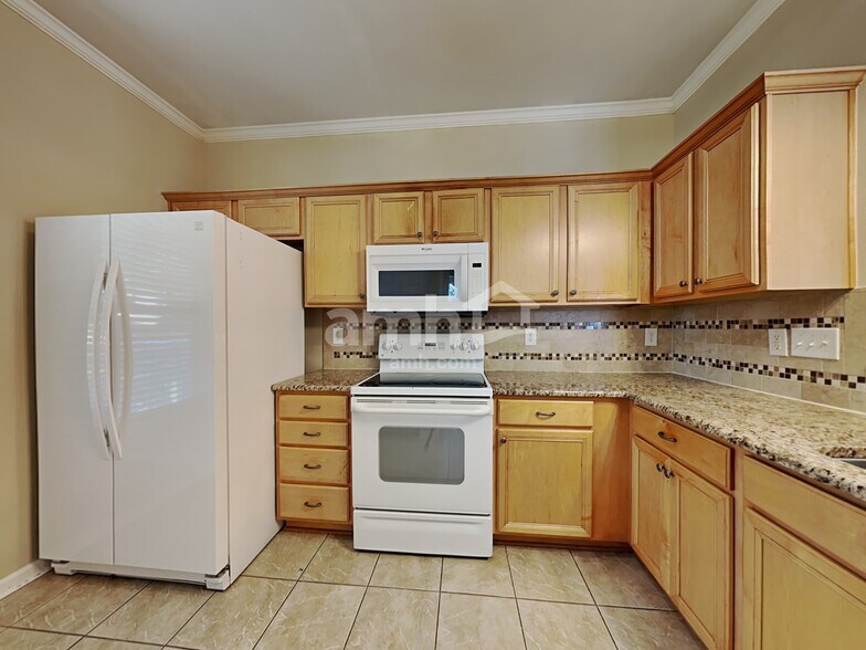 Building Photo - 152 Town Park Dr