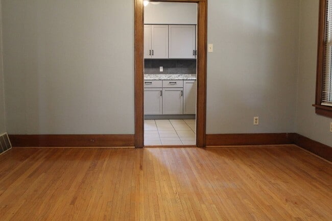 Building Photo - 439 7th St